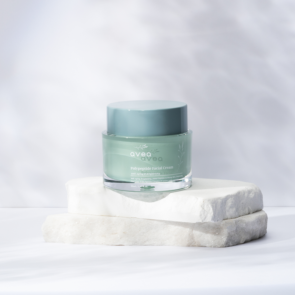 Crema viso antieta AVEA Ecoluxury con polipeptidi, rimpolpa e rassoda la pelle matura migliorando tono ed elasticita.
