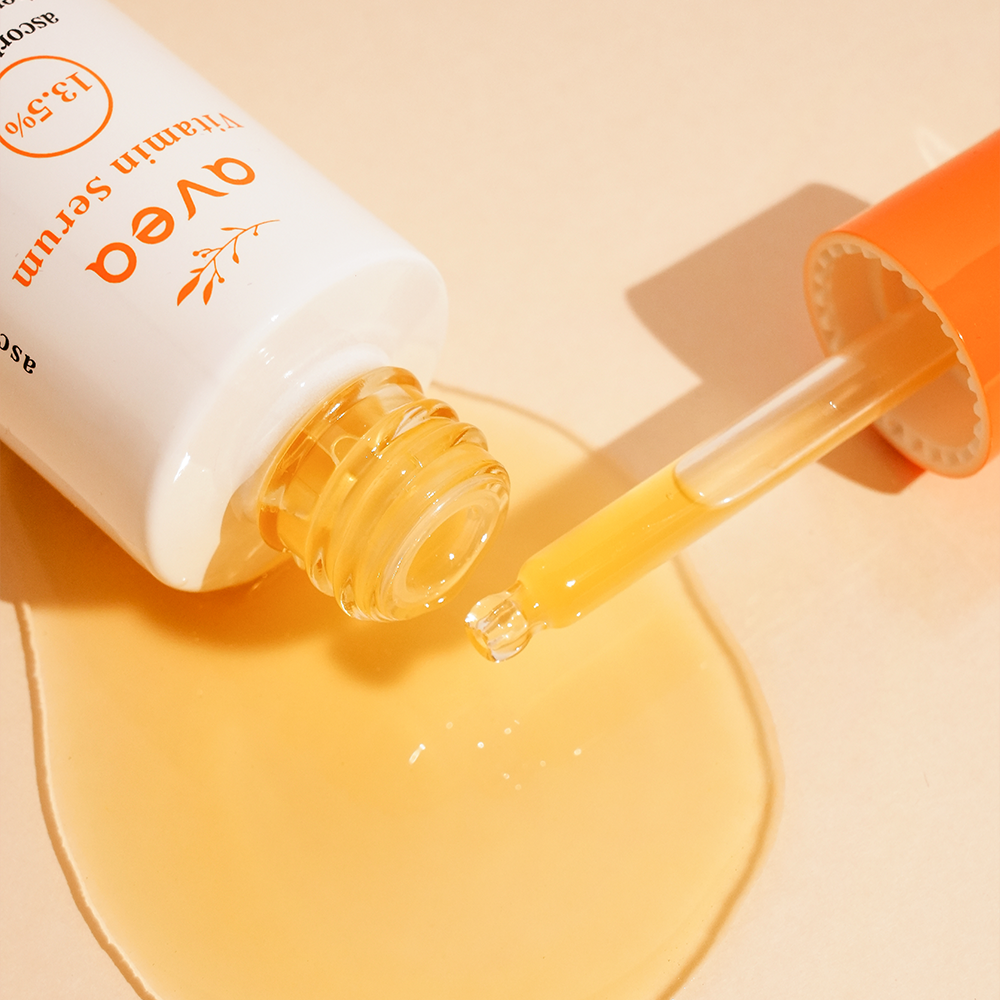 Siero illuminante alla vitamina C AVEA, migliora la luminosita e uniforma il tono della pelle spenta.
